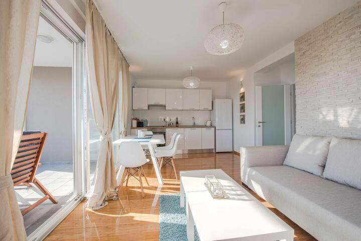 Blue Sky, Modern Sea View Apartment 诺瓦利娅 外观 照片