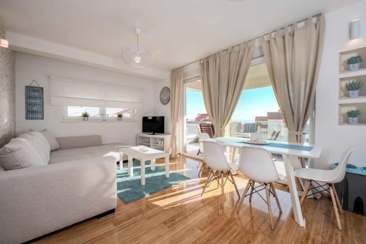 Blue Sky, Modern Sea View Apartment 诺瓦利娅 外观 照片