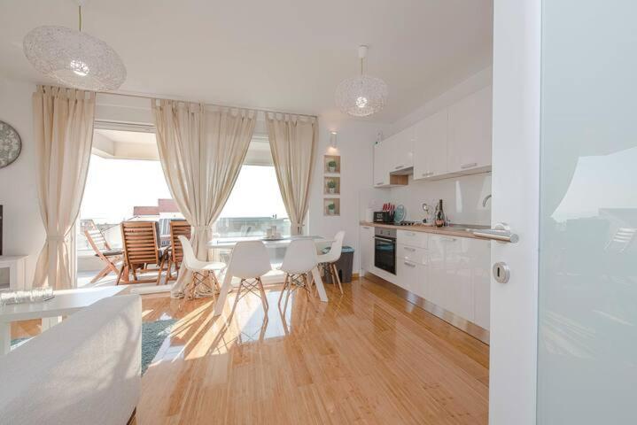 Blue Sky, Modern Sea View Apartment 诺瓦利娅 外观 照片