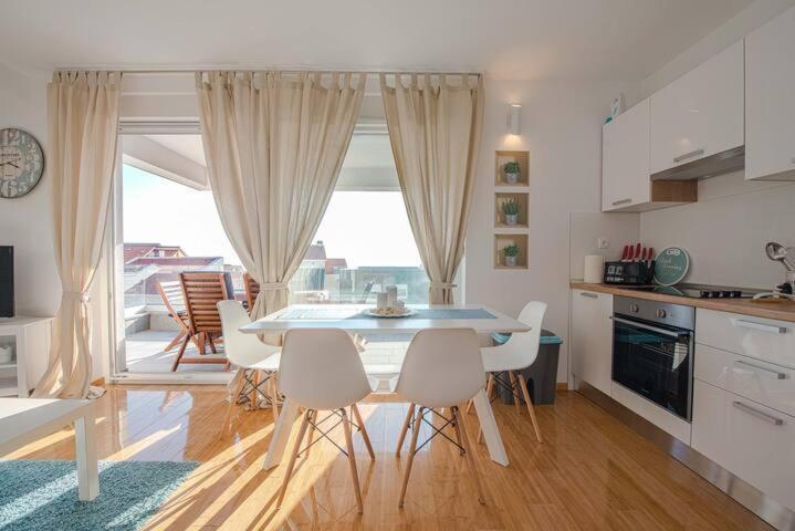 Blue Sky, Modern Sea View Apartment 诺瓦利娅 外观 照片