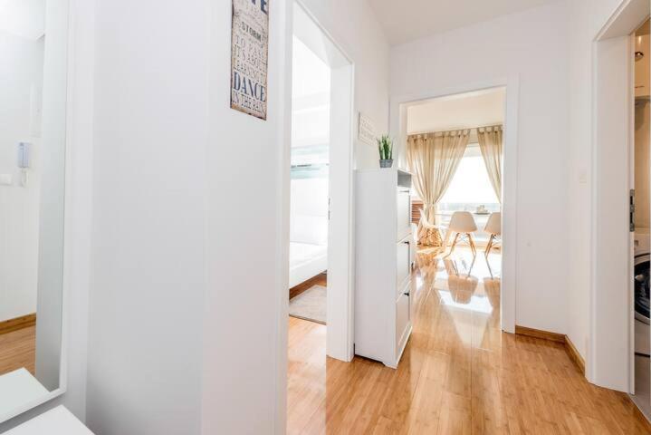 Blue Sky, Modern Sea View Apartment 诺瓦利娅 外观 照片