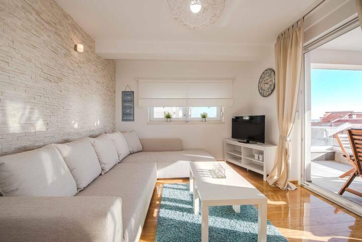 Blue Sky, Modern Sea View Apartment 诺瓦利娅 外观 照片