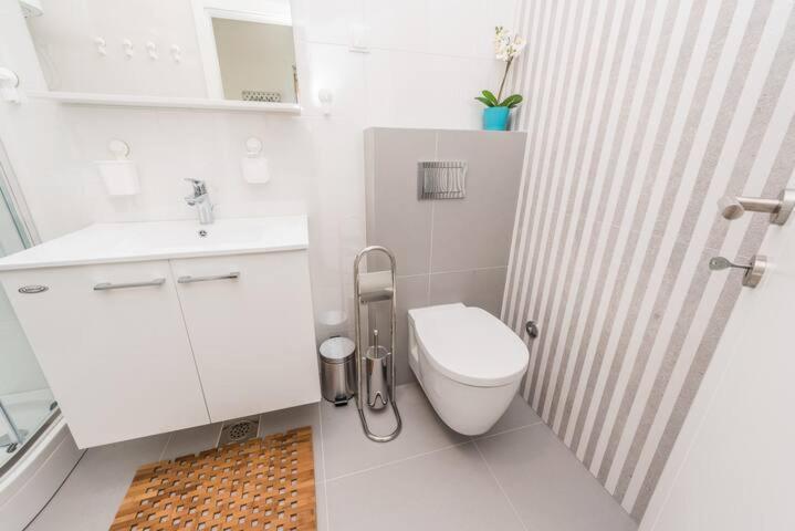Blue Sky, Modern Sea View Apartment 诺瓦利娅 外观 照片